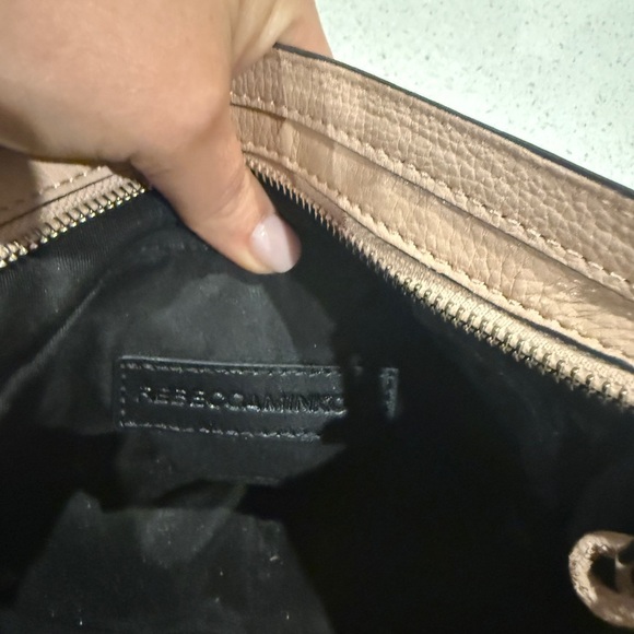 Rebecca Minkoff Crossbody Bag with Adjustable Strap and Minimalist Design - Picture 4 of 8